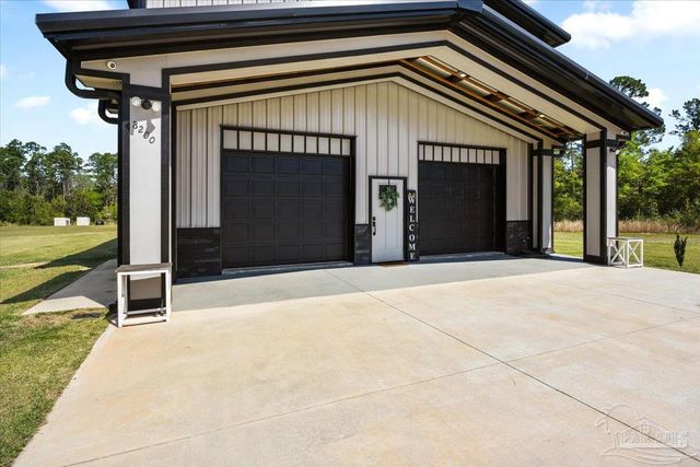 8200 Teton Crest Dr, Pace, FL 32571