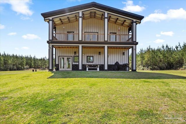 8200 Teton Crest Dr, Pace, FL 32571