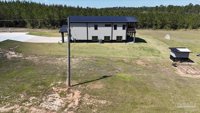 8200 Teton Crest Dr, Pace, FL 32571