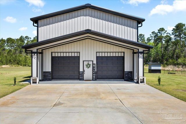 8200 Teton Crest Dr, Pace, FL 32571