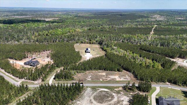 8200 Teton Crest Dr, Pace, FL 32571