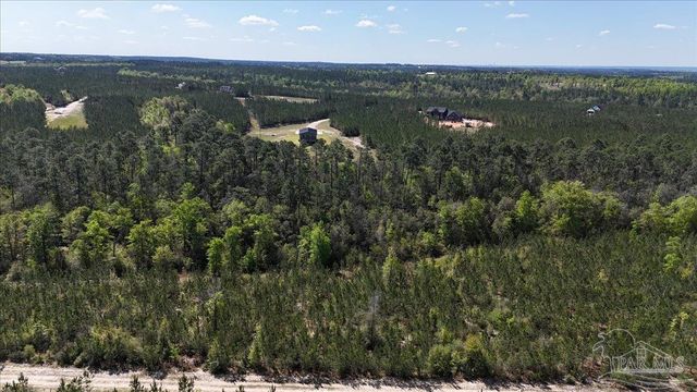 8200 Teton Crest Dr, Pace, FL 32571