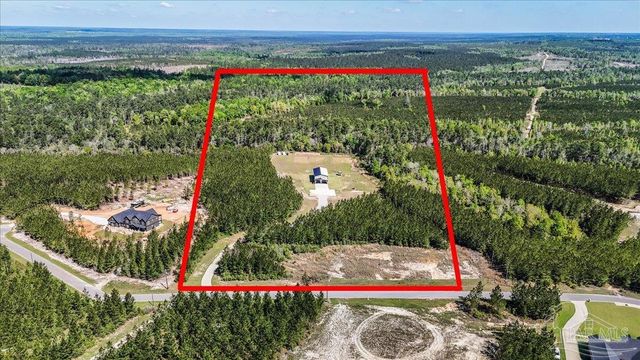 8200 Teton Crest Dr, Pace, FL 32571