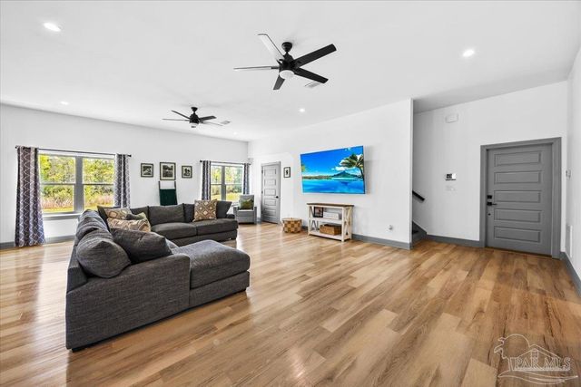 8200 Teton Crest Dr, Pace, FL 32571