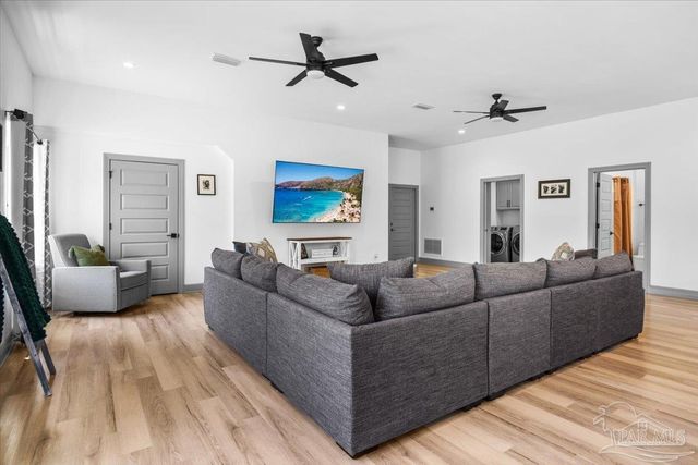 8200 Teton Crest Dr, Pace, FL 32571