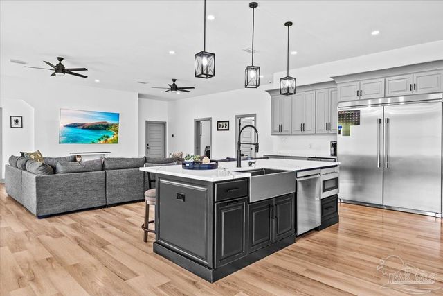 8200 Teton Crest Dr, Pace, FL 32571