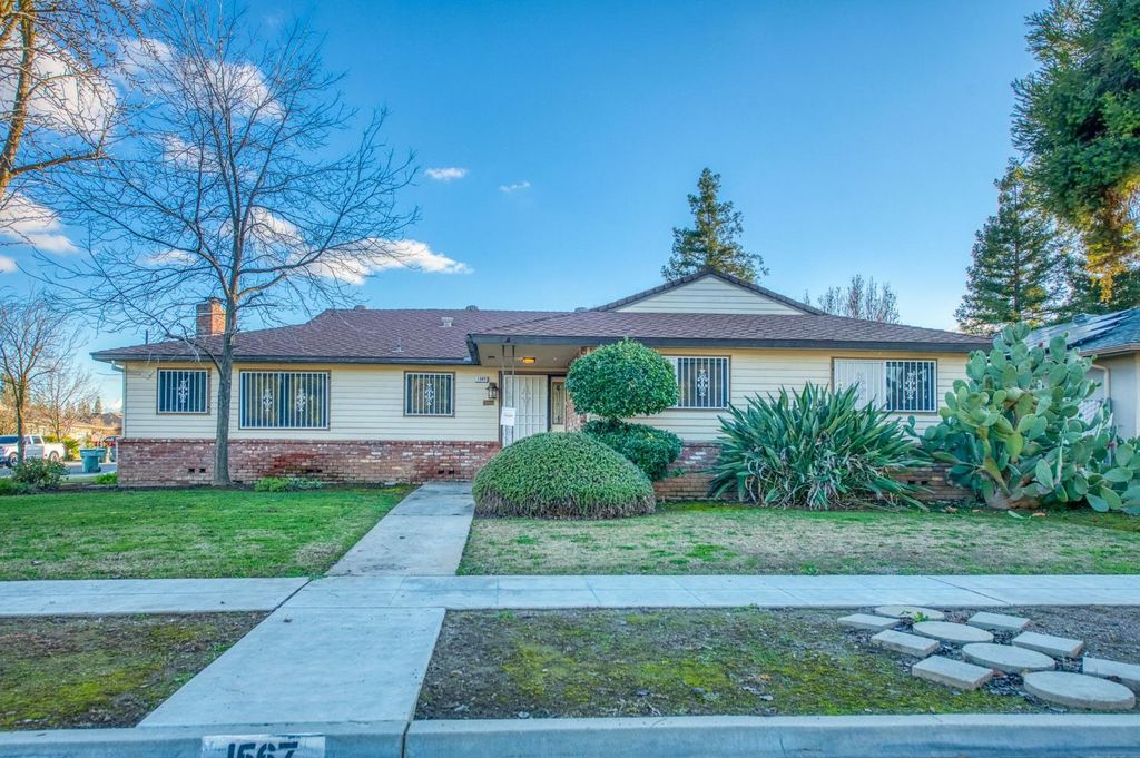 Image 1 of property listing at 1567 E Mesa Avenue, Fresno, CA 93710
