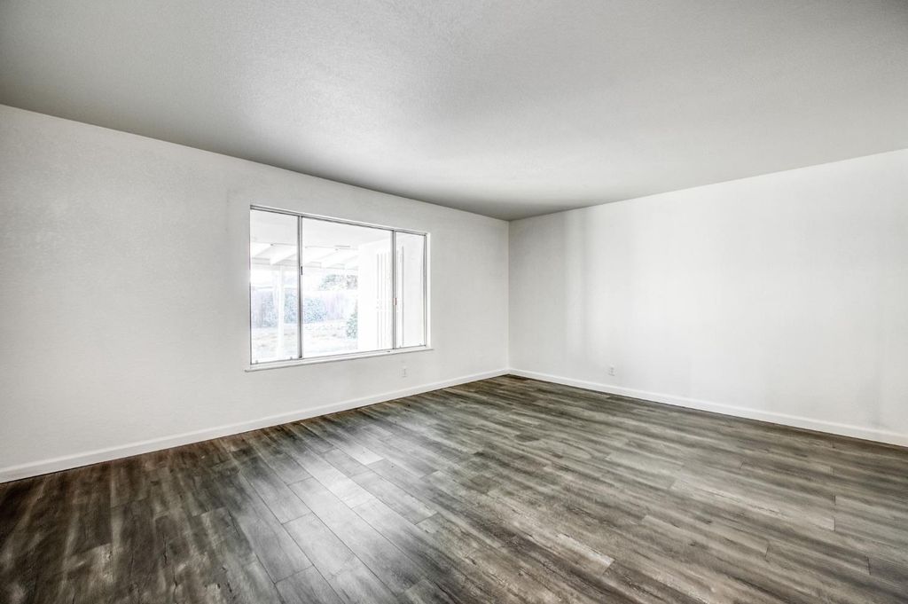 Image 12 of property listing at 1567 E Mesa Avenue, Fresno, CA 93710