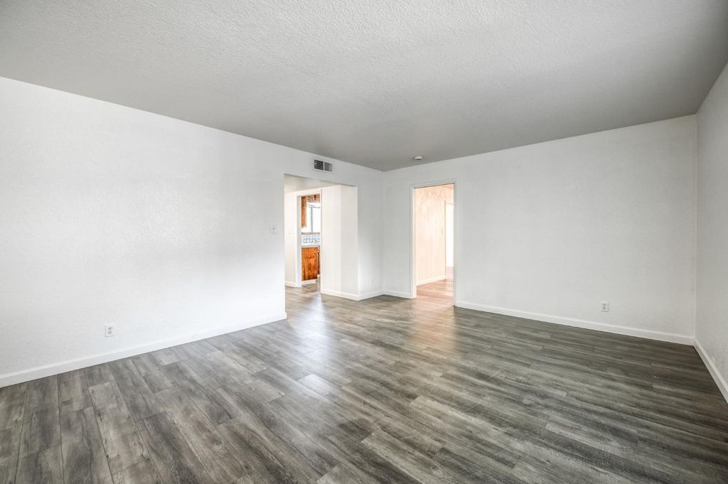 Image 13 of property listing at 1567 E Mesa Avenue, Fresno, CA 93710