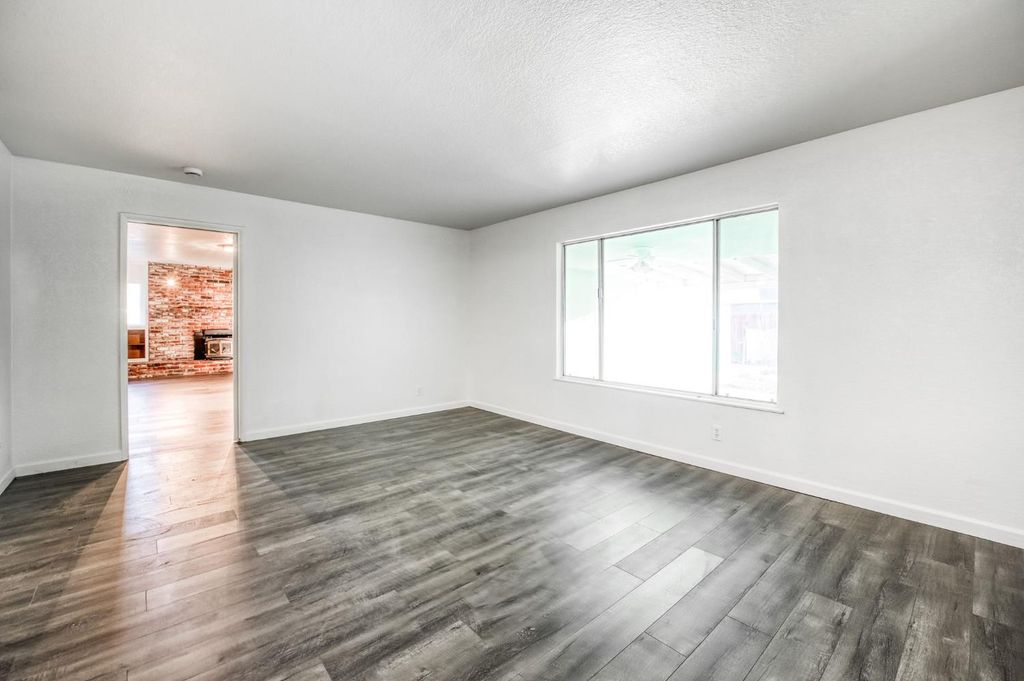 Image 14 of property listing at 1567 E Mesa Avenue, Fresno, CA 93710