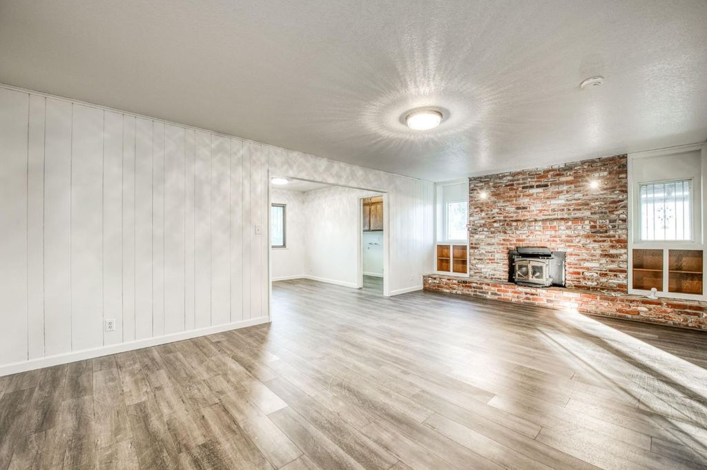 Image 16 of property listing at 1567 E Mesa Avenue, Fresno, CA 93710