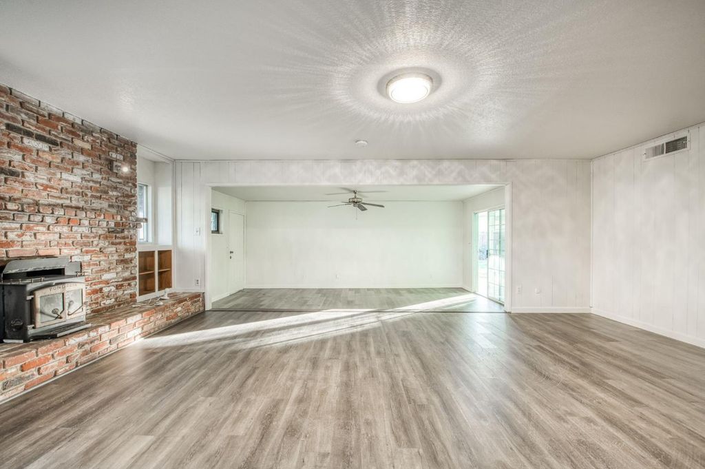 Image 17 of property listing at 1567 E Mesa Avenue, Fresno, CA 93710