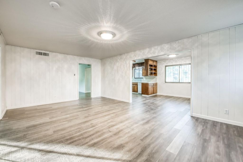 Image 19 of property listing at 1567 E Mesa Avenue, Fresno, CA 93710