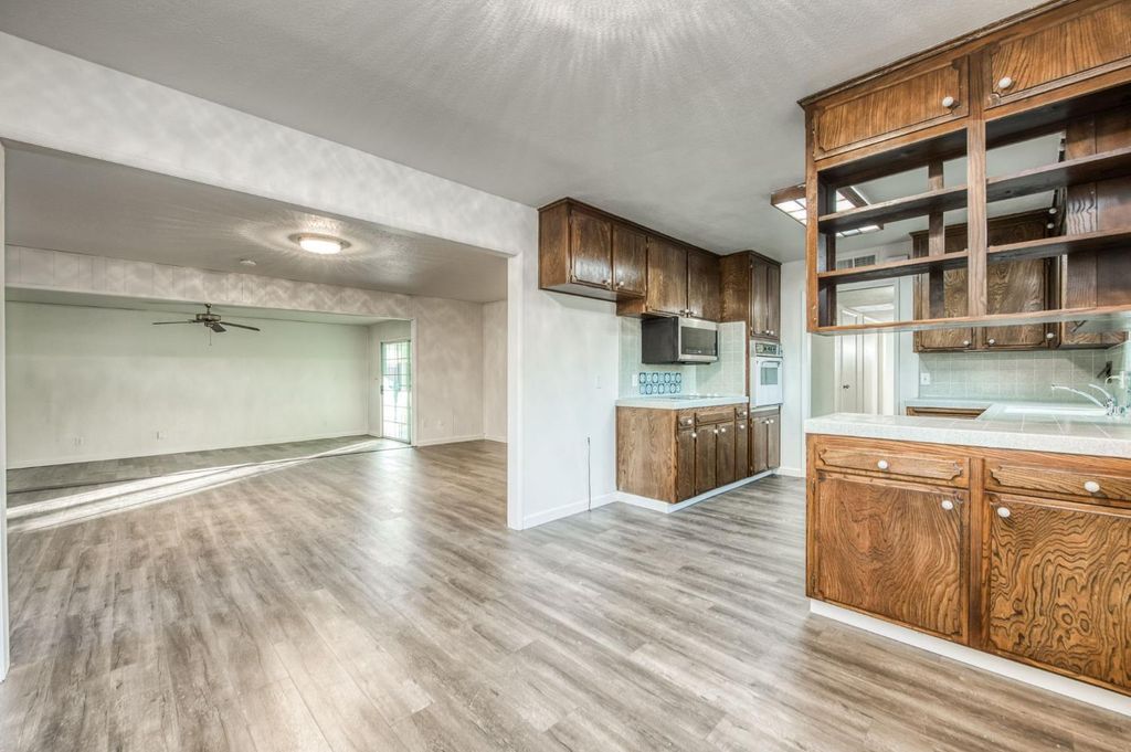 Image 25 of property listing at 1567 E Mesa Avenue, Fresno, CA 93710