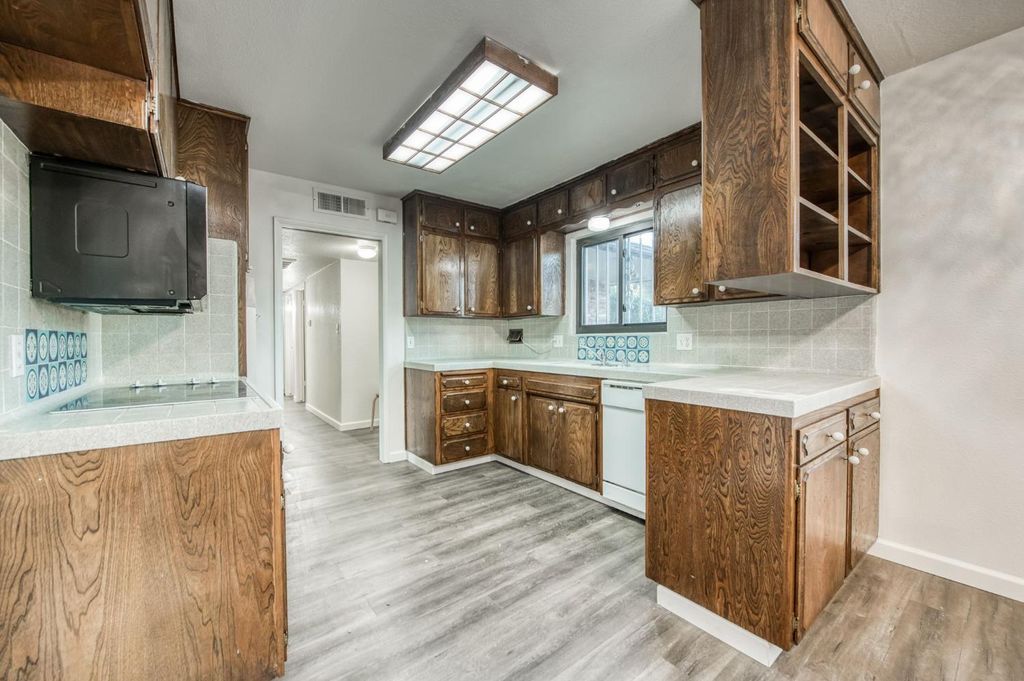 Image 26 of property listing at 1567 E Mesa Avenue, Fresno, CA 93710