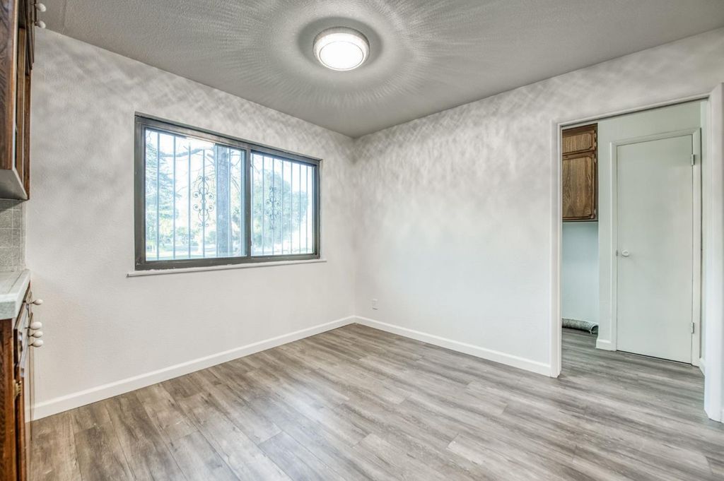 Image 27 of property listing at 1567 E Mesa Avenue, Fresno, CA 93710