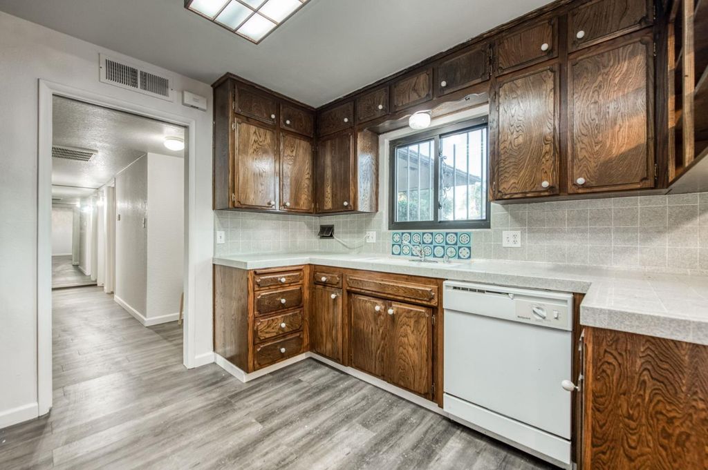 Image 28 of property listing at 1567 E Mesa Avenue, Fresno, CA 93710