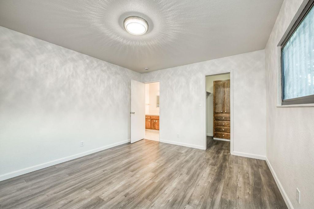 Image 38 of property listing at 1567 E Mesa Avenue, Fresno, CA 93710