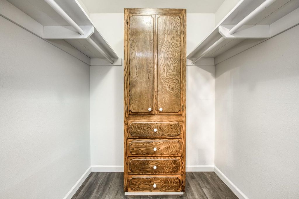 Image 39 of property listing at 1567 E Mesa Avenue, Fresno, CA 93710