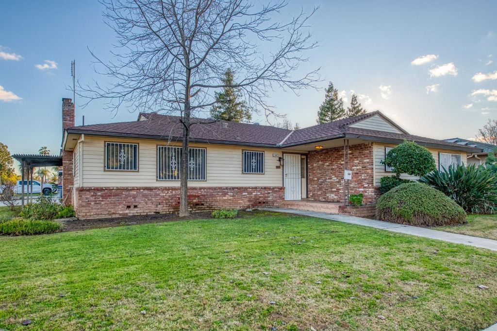 Image 4 of property listing at 1567 E Mesa Avenue, Fresno, CA 93710
