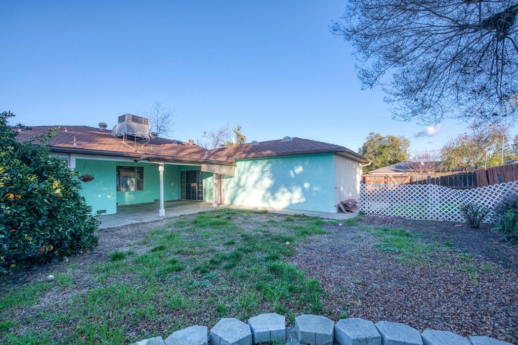 Image 46 of property listing at 1567 E Mesa Avenue, Fresno, CA 93710