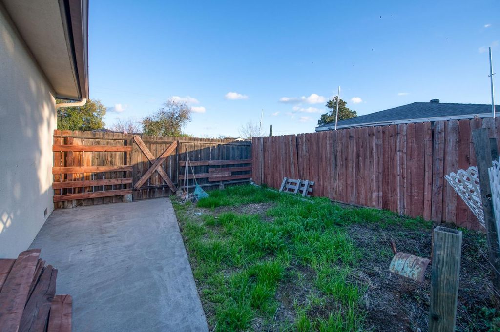 Image 47 of property listing at 1567 E Mesa Avenue, Fresno, CA 93710