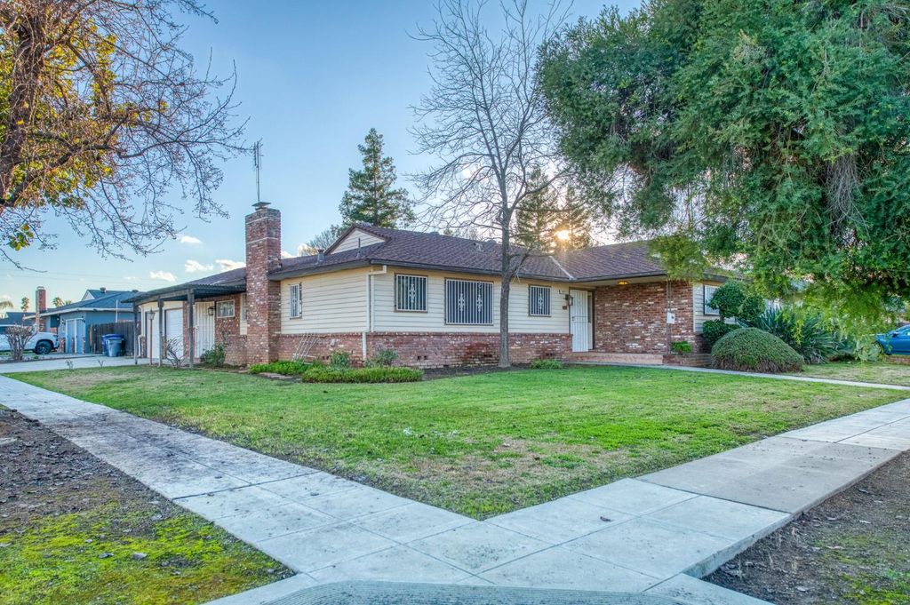 Image 6 of property listing at 1567 E Mesa Avenue, Fresno, CA 93710