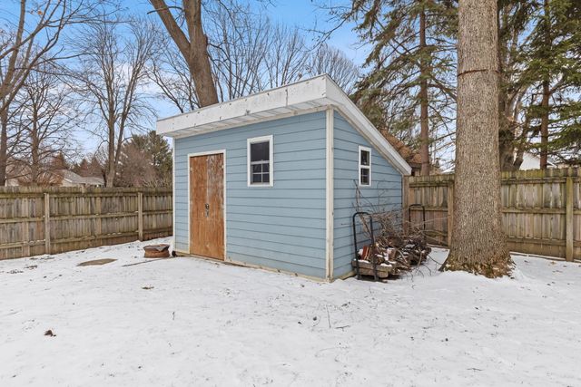 6560 Crownpointe Drive SW, Byron Center, MI 49315