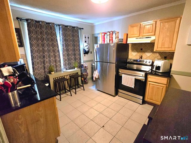 210 Hillside Avenue, Hartford, CT 06106