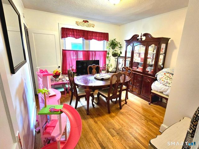 210 Hillside Avenue, Hartford, CT 06106