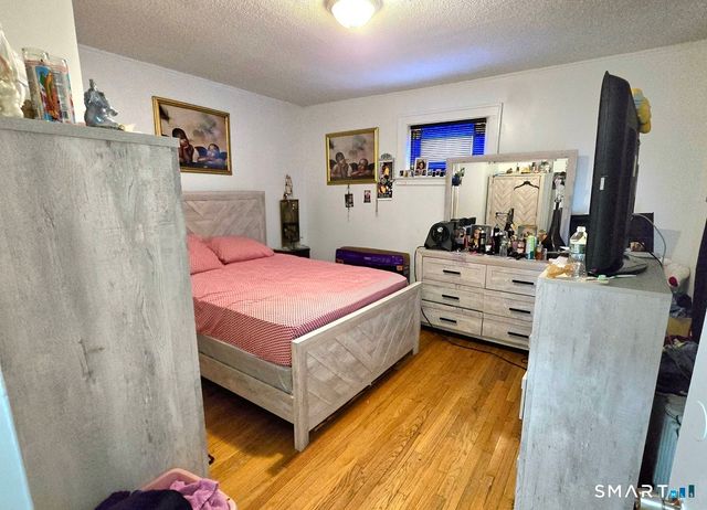 210 Hillside Avenue, Hartford, CT 06106
