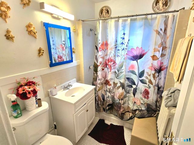 210 Hillside Avenue, Hartford, CT 06106