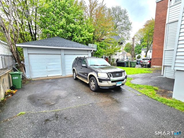 210 Hillside Avenue, Hartford, CT 06106