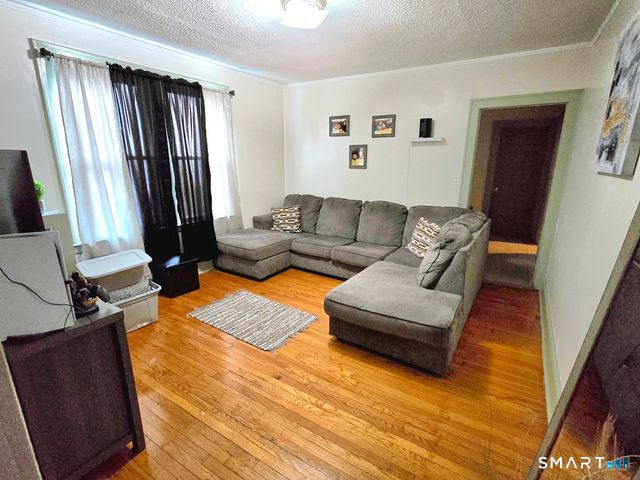 210 Hillside Avenue, Hartford, CT 06106
