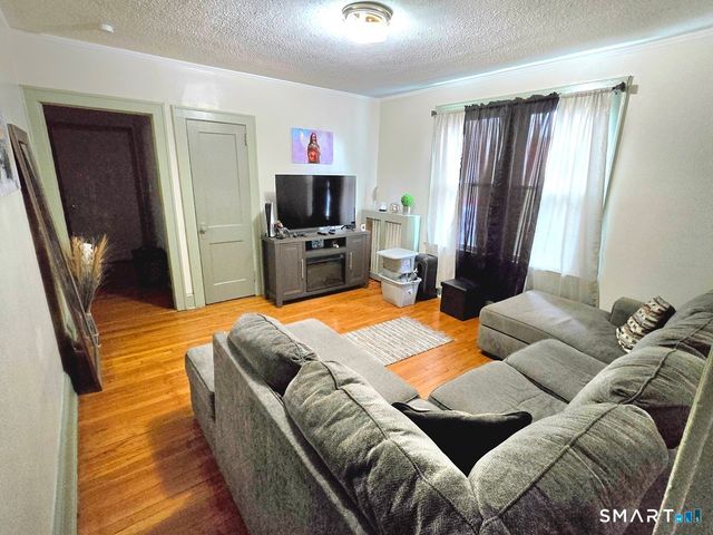 210 Hillside Avenue, Hartford, CT 06106