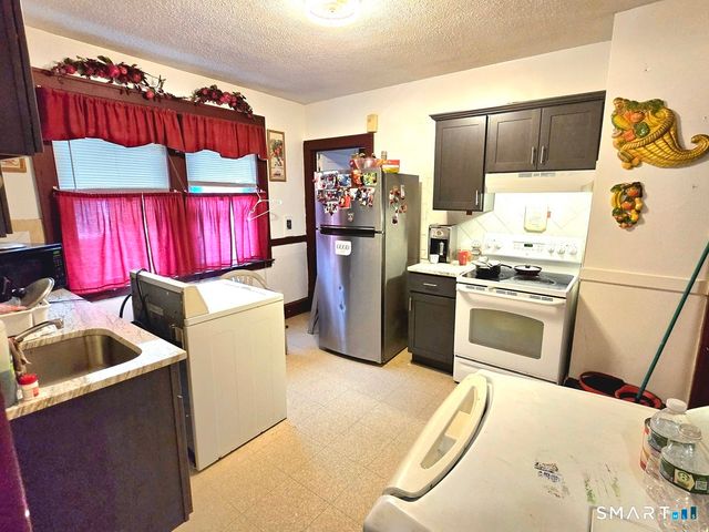 210 Hillside Avenue, Hartford, CT 06106