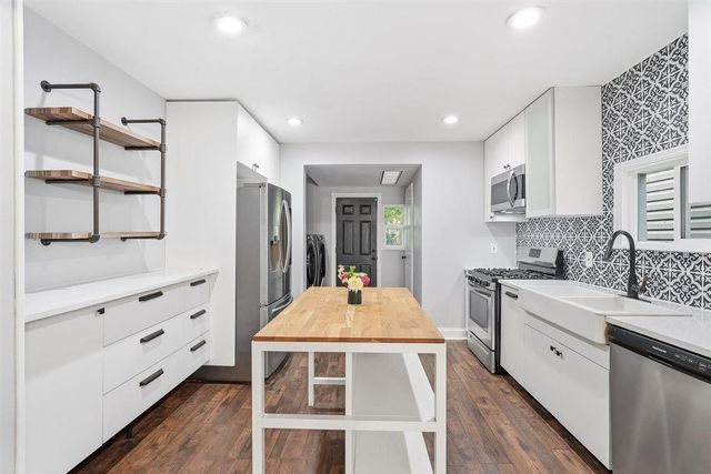 143 LEXINGTON AVE, Jc, West Bergen, NJ 07304