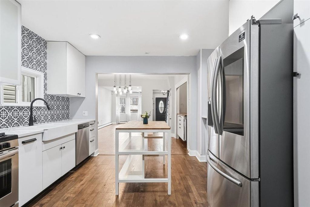 143 LEXINGTON AVE, Jc, West Bergen, NJ 07304