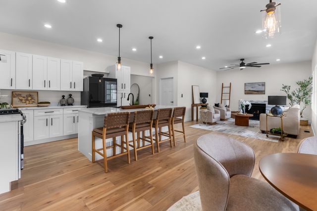 17 W Dearborn Street, Plano, IL 60545