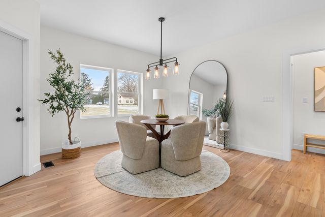 17 W Dearborn Street, Plano, IL 60545