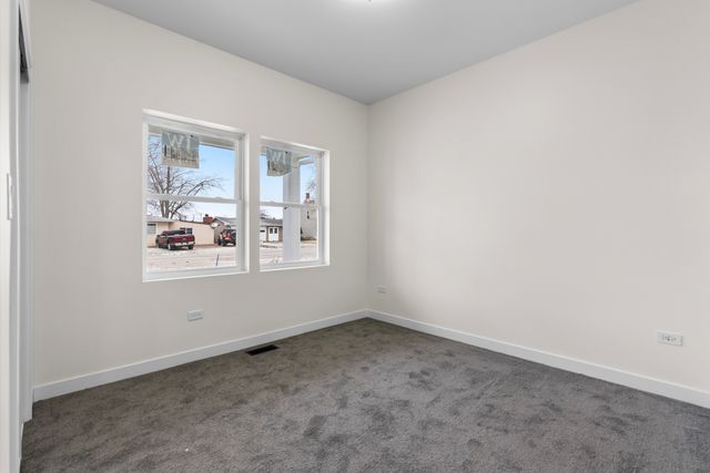 17 W Dearborn Street, Plano, IL 60545