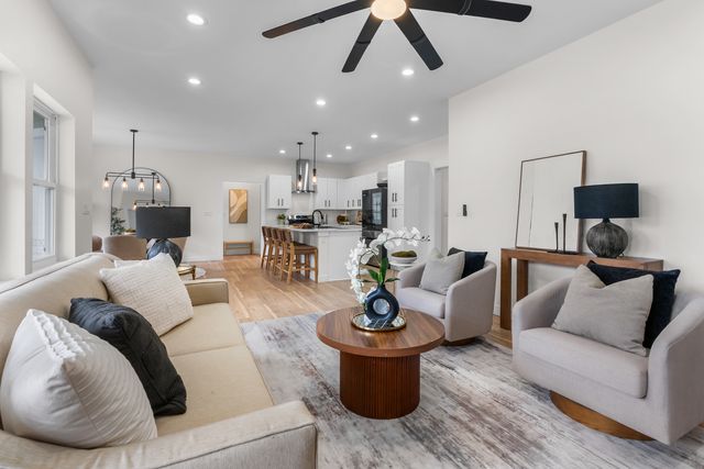 17 W Dearborn Street, Plano, IL 60545