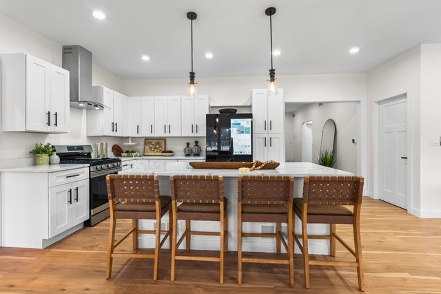 17 W Dearborn Street, Plano, IL 60545