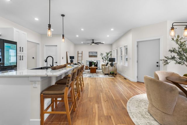 17 W Dearborn Street, Plano, IL 60545