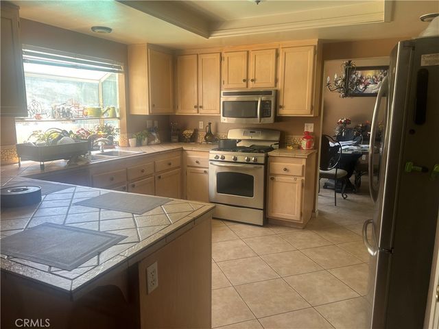 2800 W Pondera, Lancaster, CA 93536