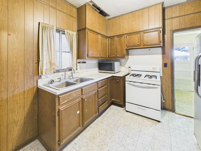 2912 3rd Avenue, Huntington, WV 25702