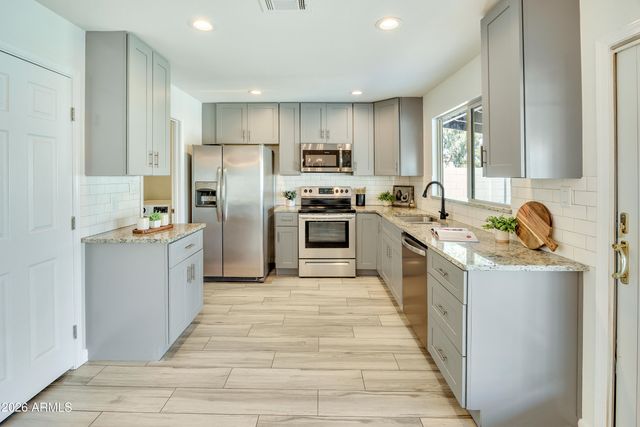 2064 W OBISPO Avenue, Mesa, AZ 85202