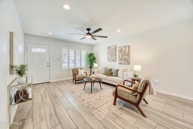 2064 W OBISPO Avenue, Mesa, AZ 85202