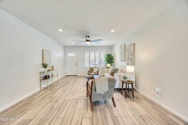 2064 W OBISPO Avenue, Mesa, AZ 85202