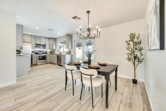 2064 W OBISPO Avenue, Mesa, AZ 85202